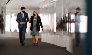 تعيين ماري سيمون أول حاكم عام لكندا من السكان الأصليين