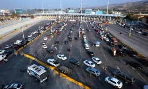 إعادة فتح الحدود البرية الأمريكية أمام المسافرين الكنديين