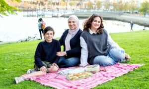 نور عناية تلهم النساء المهاجرات في كندا بترؤسها لاتحاد المرأة الفرنكفونية