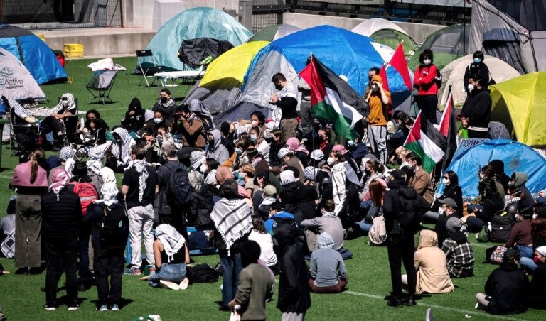 جامعة جزيرة فانكوفر تلجأ إلى القضاء لإزالة مخيم طلابي مؤيد لغزة